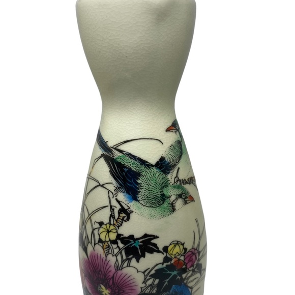 Vintage Porcelain Sake Set, 4 pcs 5-3/4"H Decanter & 2" Cups. - Picture 4 of 14